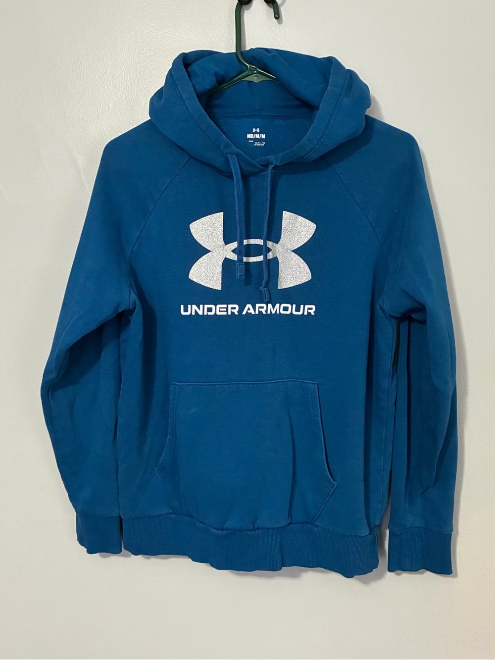 Under Armour women’s medium Blue Logo Pullover Hoodie with sparkle accent